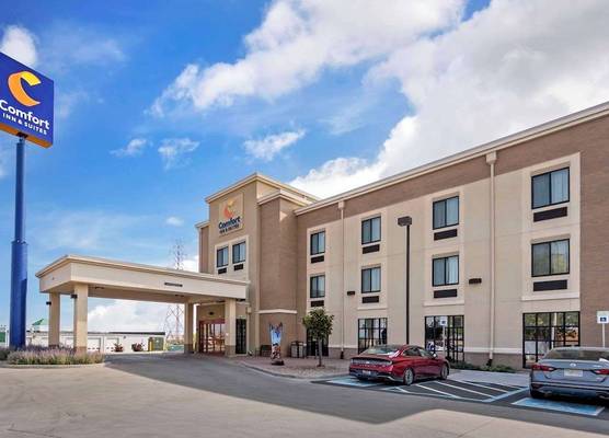 Comfort Inn & Suites 1