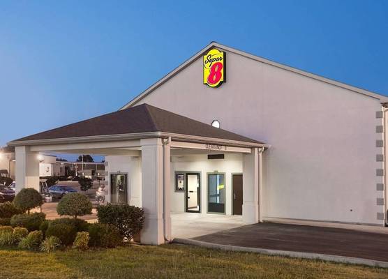 Super 8 by Wyndham Booneville 1