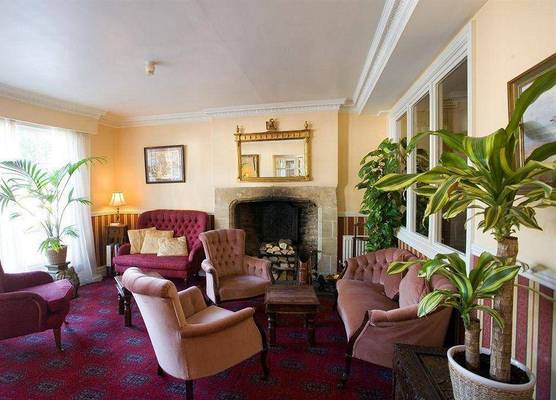 Crown & Cushion Hotel 1
