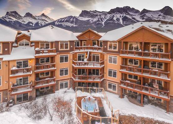 Falcon Crest Lodge by CLIQUE 1