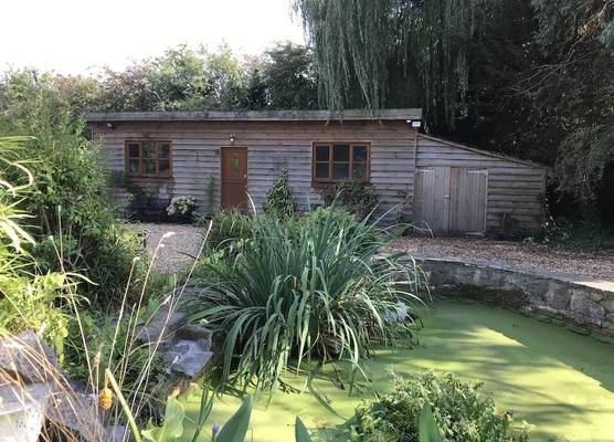 Cosy South Gloucestershire Cabin Retreat 1