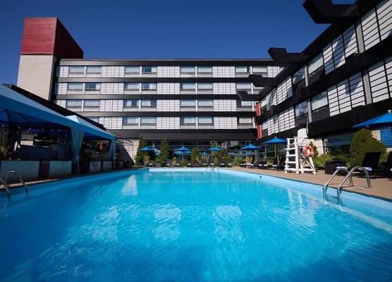 Hotel Ruby Foo's 1