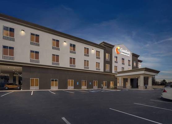 Comfort Inn & Suites Plainville-Foxboro 1