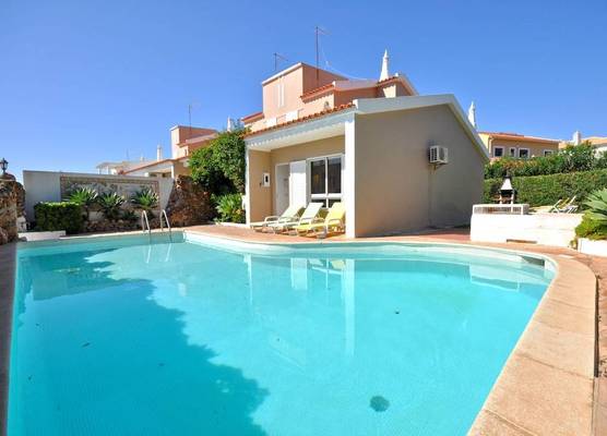 Stylish and Well-equipped, Private Pool, Close to Amenities, Free AC & Wifi 1