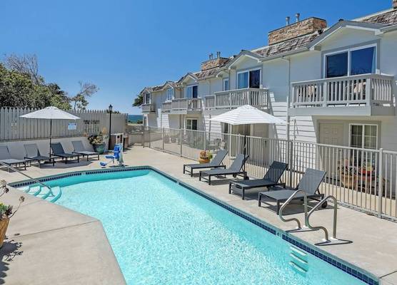 Pelican Inn & Suites 1