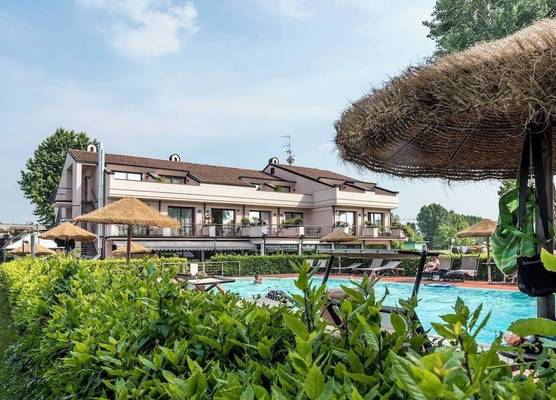 Yachting Hotel Mistral 1