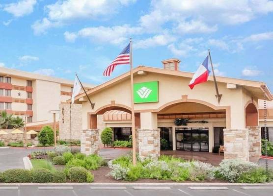 Wyndham Garden Hotel Austin 1
