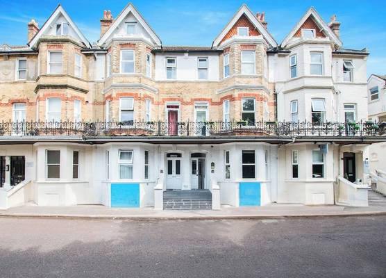 OYO The Lodge Bournemouth 1