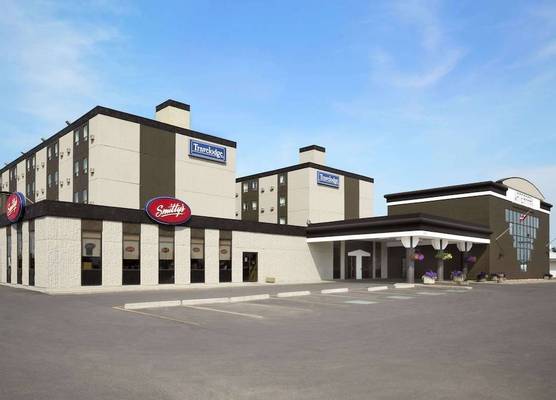Travelodge by Wyndham Edmonton West 1