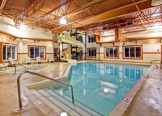 Ramada by Wyndham Ponoka 1