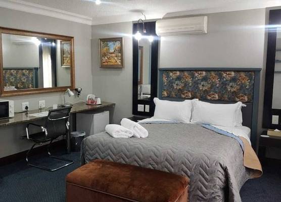 Constantia Manor Guest House 1