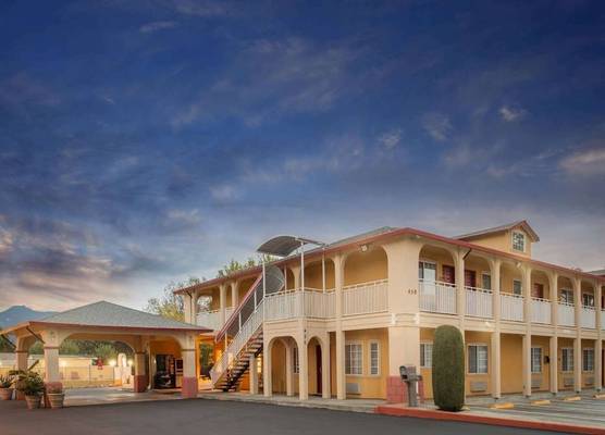 Upper Lake Inn & Suites 1