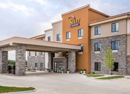 Sleep Inn & Suites West Des Moines near Jordan Creek 1
