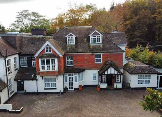 Royal Swan, Ashley Manor - B&B 1