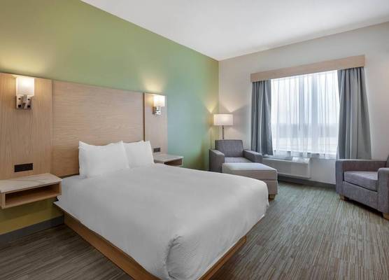Best Western Plus Kawartha Lakes Hotel & Suites 1
