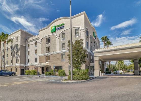Holiday Inn Express & Suites CLEARWATER/US 19 N by IHG 1