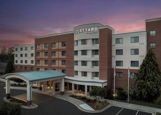 Courtyard Greensboro Airport 1