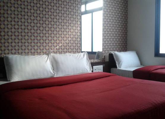 Skyway Inn 1