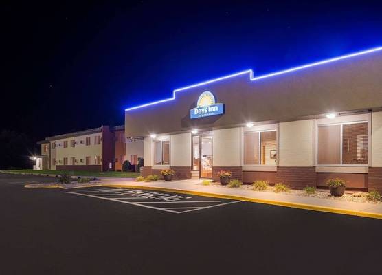 Days Inn by Wyndham Newton 1