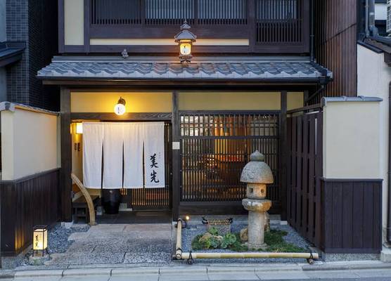 Gion Misen Furumonzen 1