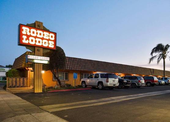 Rodeo Lodge 1
