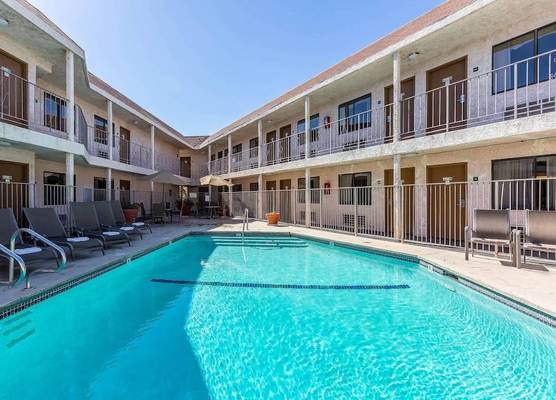 Rodeway Inn Magic Mountain Area 1