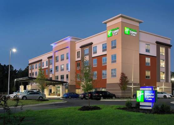Holiday Inn Express & Suites FAYETTEVILLE SOUTH by IHG 1