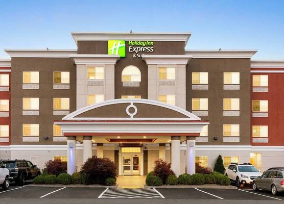 Holiday Inn Express & Suites KLAMATH FALLS CENTRAL by IHG 1