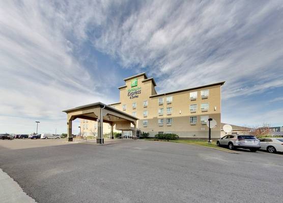 Holiday Inn Express & Suites EDMONTON-INTERNATIONAL AIRPORT by IHG 1