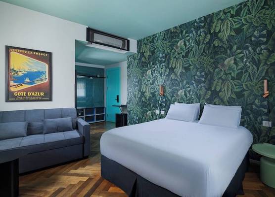 Scarlet Hotel 1