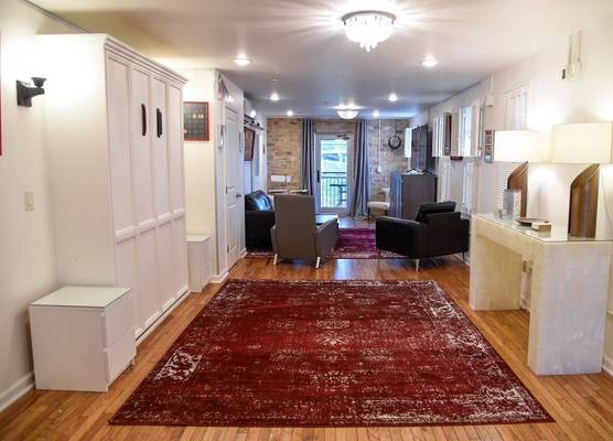 Ivory Dynasty by Collodge Downtown Tuscaloosa Boutique Hotel 1