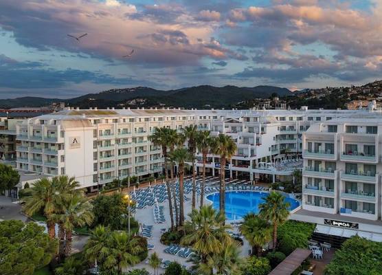 AQUA Hotel Aquamarina & Spa 1