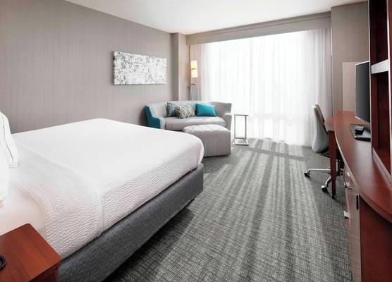Courtyard by Marriott Indianapolis Downtown 1