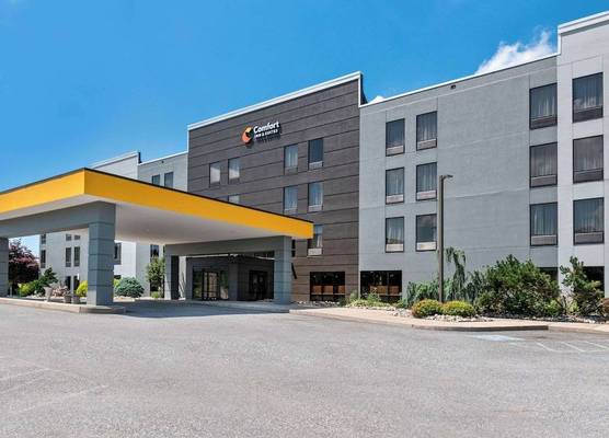 Comfort Inn & Suites York North 1