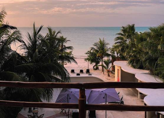 Beachfront Hotel Boutique DK 1