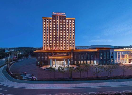 Ramada Plaza by Wyndham Ezhou Binjiang 1