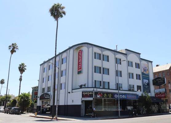Hometel Suites 1
