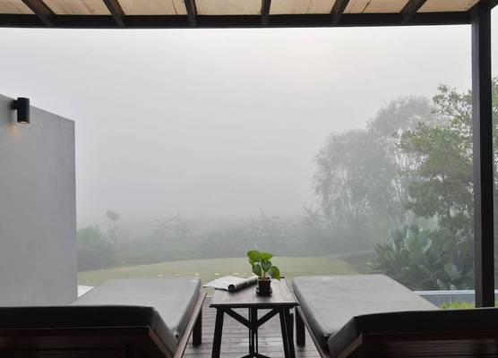 Yoma Hotel, Pai 1