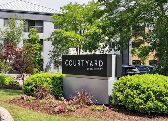 Courtyard Burlington Williston 1