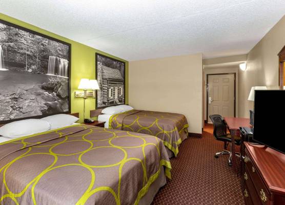 Super 8 by Wyndham Eureka Springs 1