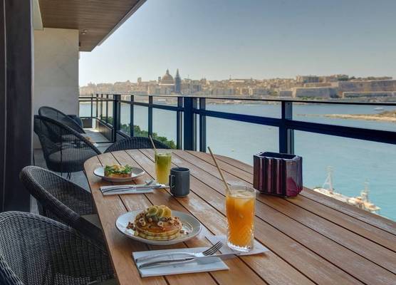 Land's End, Boutique Hotel 1