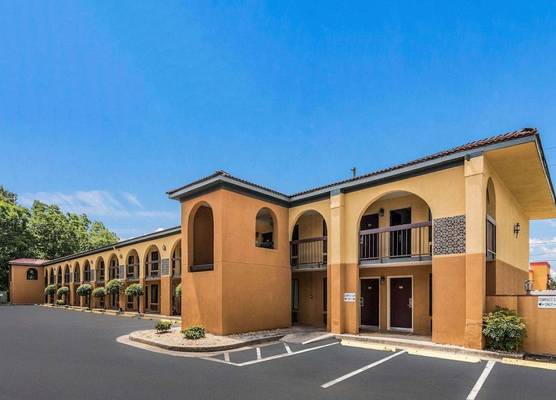 Econo Lodge Gainesville Downtown Area 1