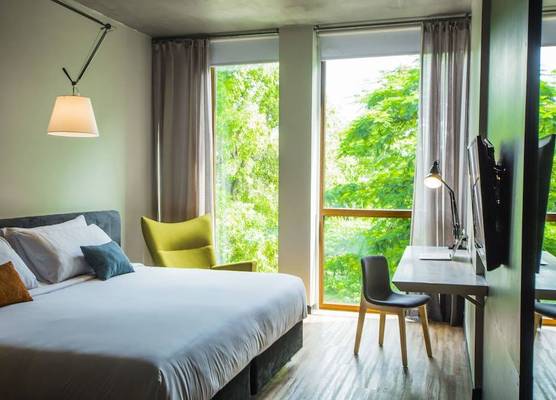 Five Hotel & Residences 1