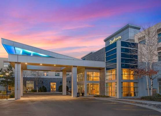 Radisson Hotel & Conference Centre Calgary Airport 1