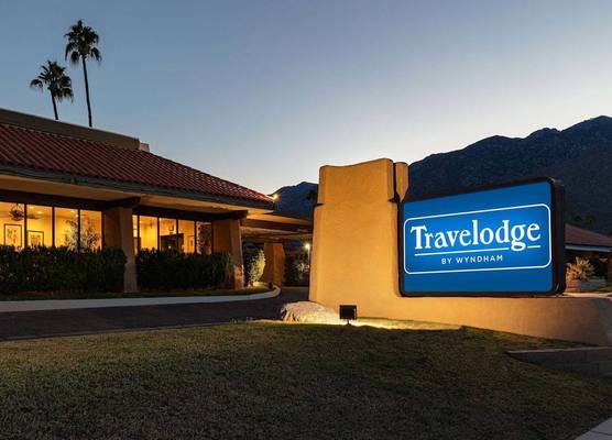 Travelodge by Wyndham Palm Springs 1