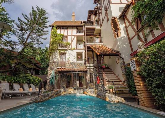 Le Charcoa Hotel 1