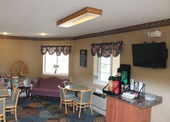 Howard Johnson by Wyndham Lenox 1