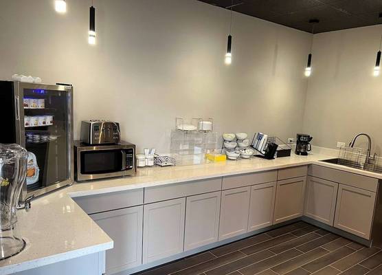 Ramada by Wyndham Studio Suites Dothan 1