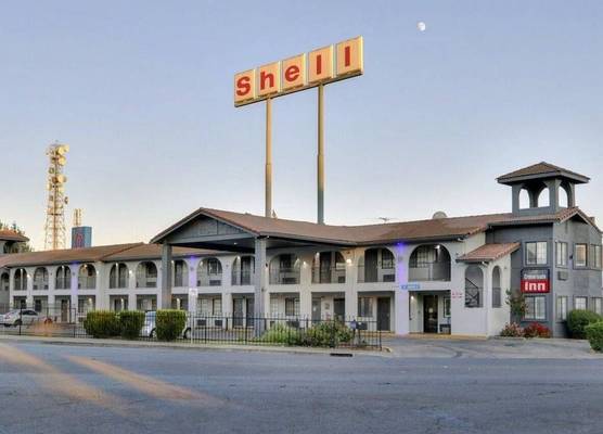 Crossroads Inn - Downtown Sacramento 1