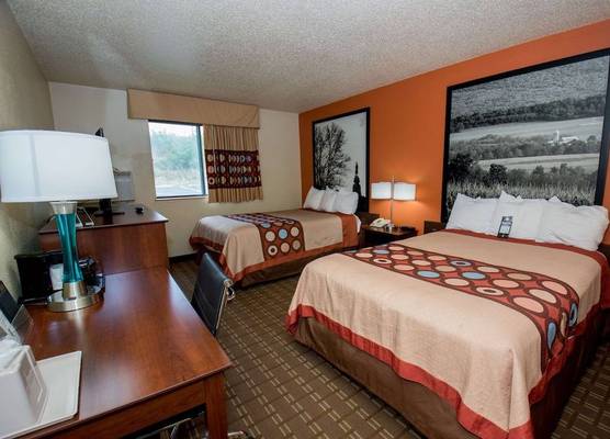 Super 8 by Wyndham Altoona 1